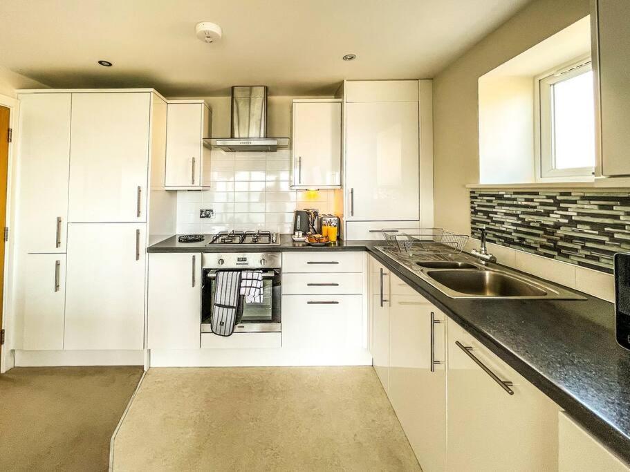 Soho Beach Apartment With Fabulous Sea View And 2 Minutes To The Beach With Free Parking And Netflix Bournemouth Exteriér fotografie
