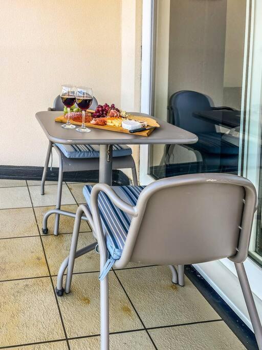 Soho Beach Apartment With Fabulous Sea View And 2 Minutes To The Beach With Free Parking And Netflix Bournemouth Exteriér fotografie