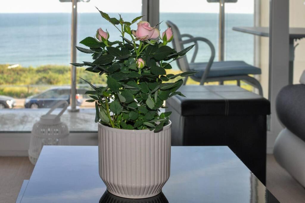 Soho Beach Apartment With Fabulous Sea View And 2 Minutes To The Beach With Free Parking And Netflix Bournemouth Exteriér fotografie